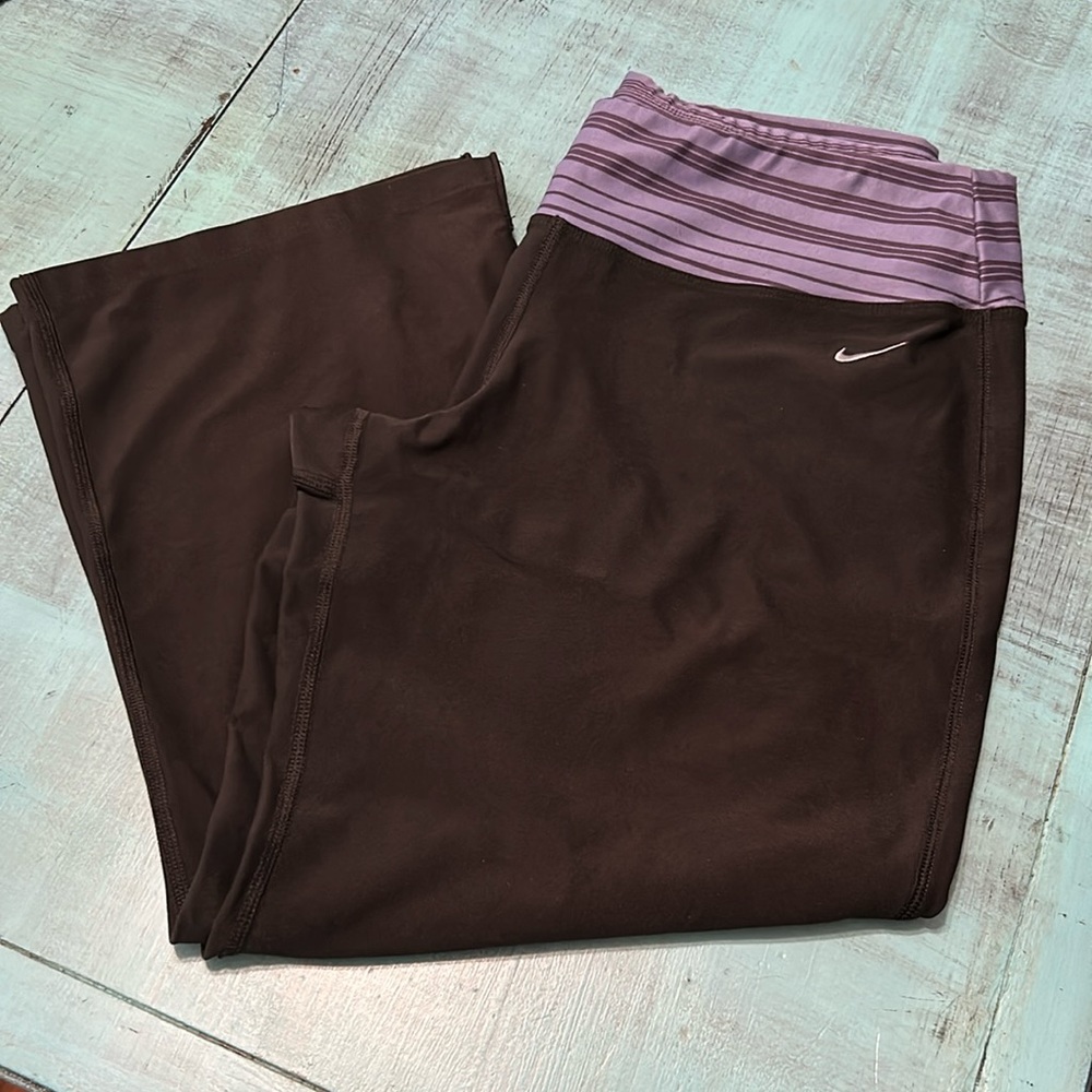 Woman’s Nike fit dry capris - size L
